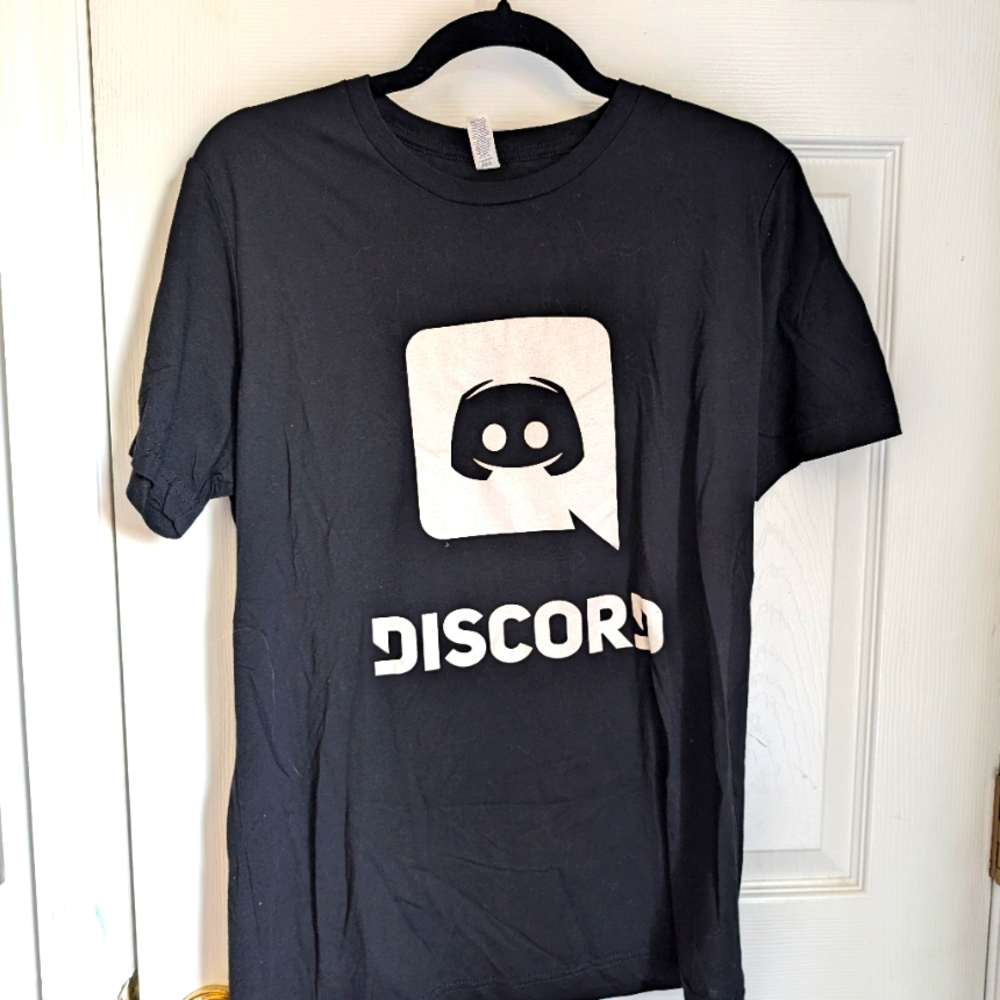 Discord logo T-shirt size M